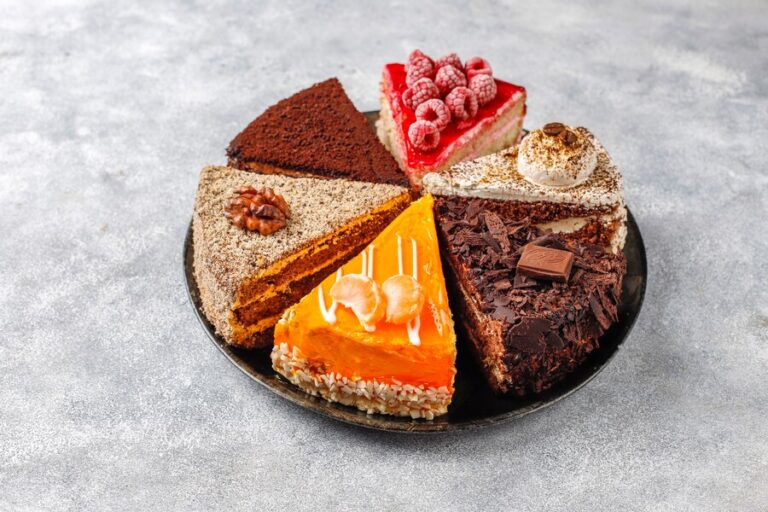 Pastry Cakes for Every Season: Seasonal Ingredients, Flavors