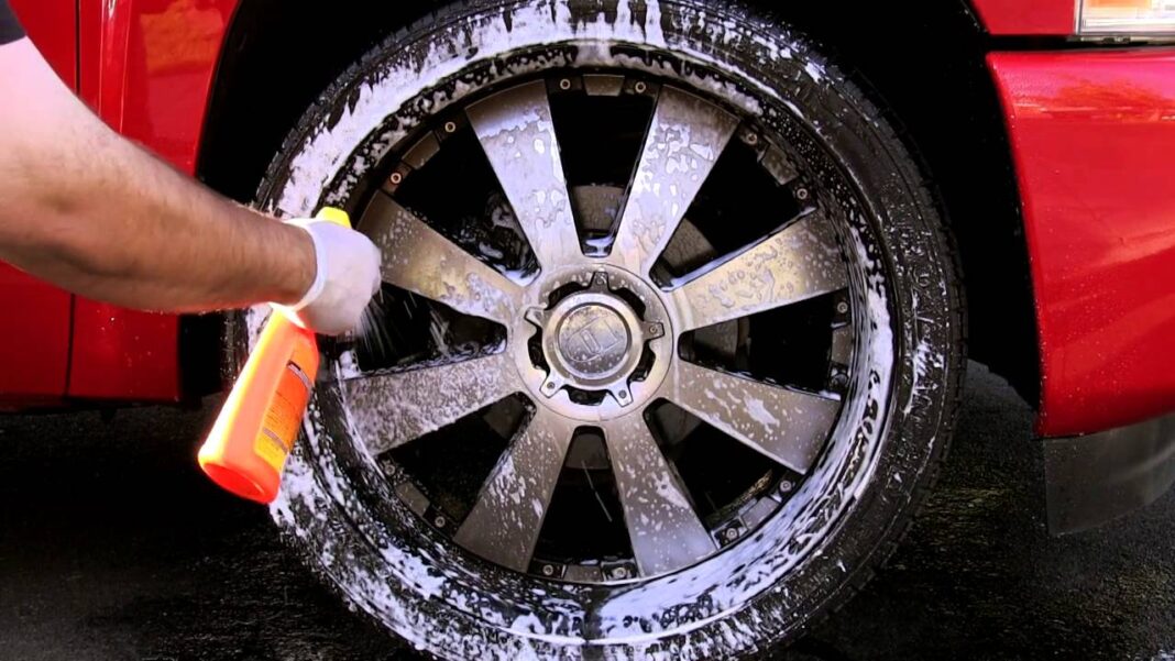 Wheel rim cleaner