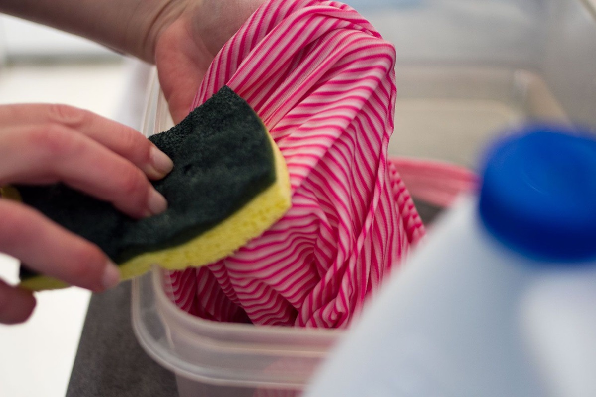 washing clothes to remove mold